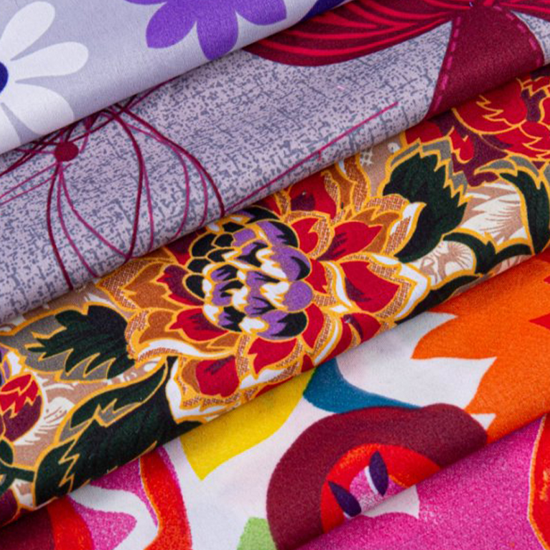 Baskılı polyester neden pamuğa göre daha az soluyor?