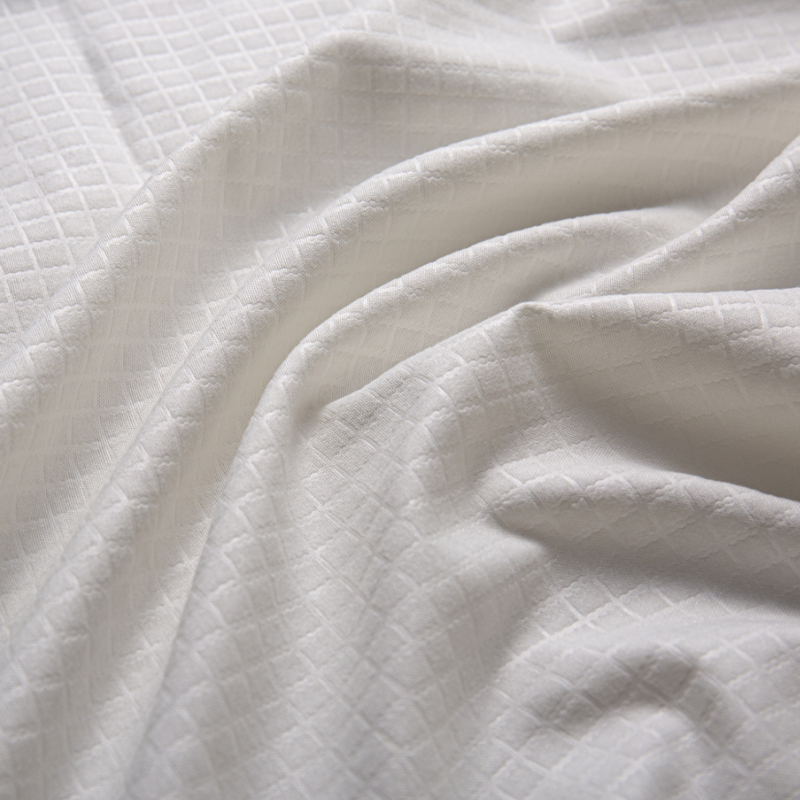 Polyester Mikrofiber Boyalı Çarşaf Kabartmalı Kumaş