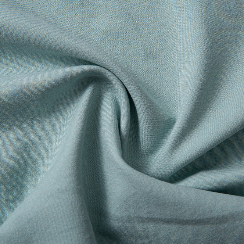 İpliği boyalı ve parça boyalı polyester kumaş arasındaki fark nedir?